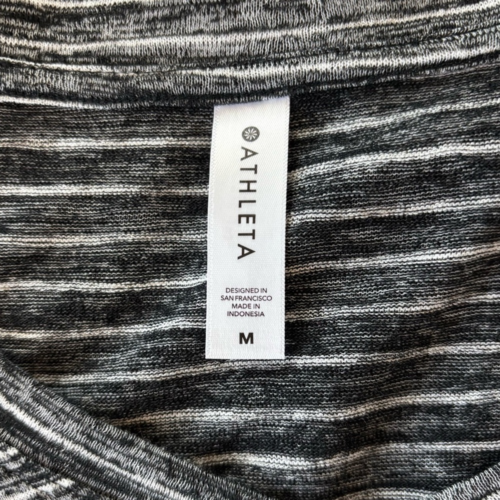 ATHLETA 🖤 Breezy Scoop VNeck Tee - Picture 5 of 10